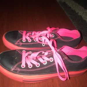 black and pink converse
